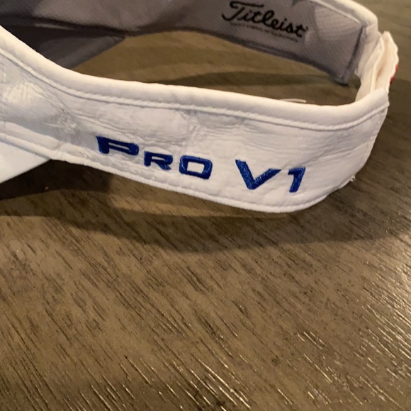 Titleist Golf Visor - Picture 2 of 4